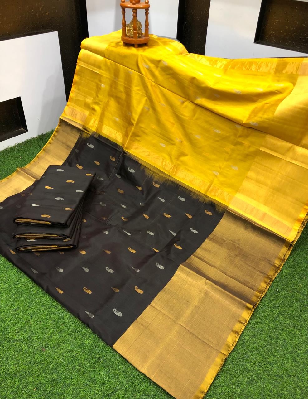 Black Uppada small Jamdani butta Sarees